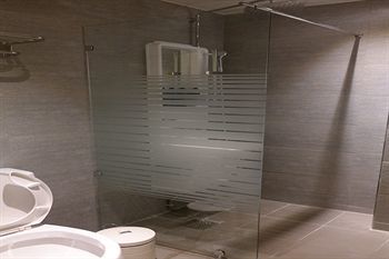 24 Station Premier Hotel
